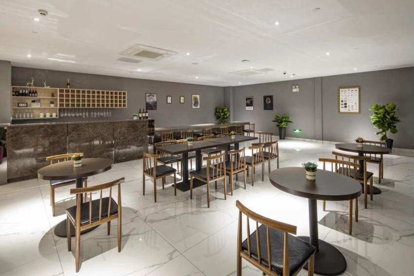 Ramada By Wyndham Mengzi Suites エクステリア 写真